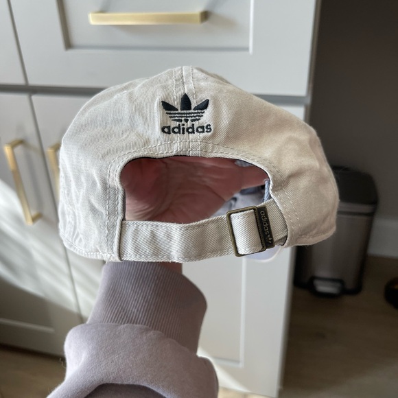 Adidas hat - Picture 3 of 5